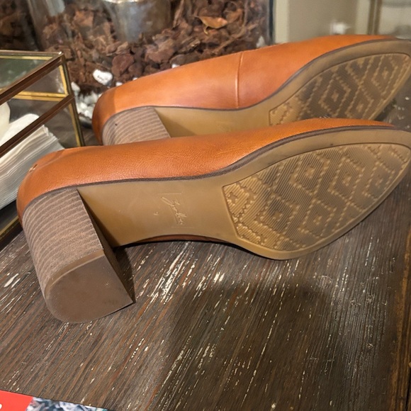 Zodiac Tan Leather Block Heels - Picture 2 of 3